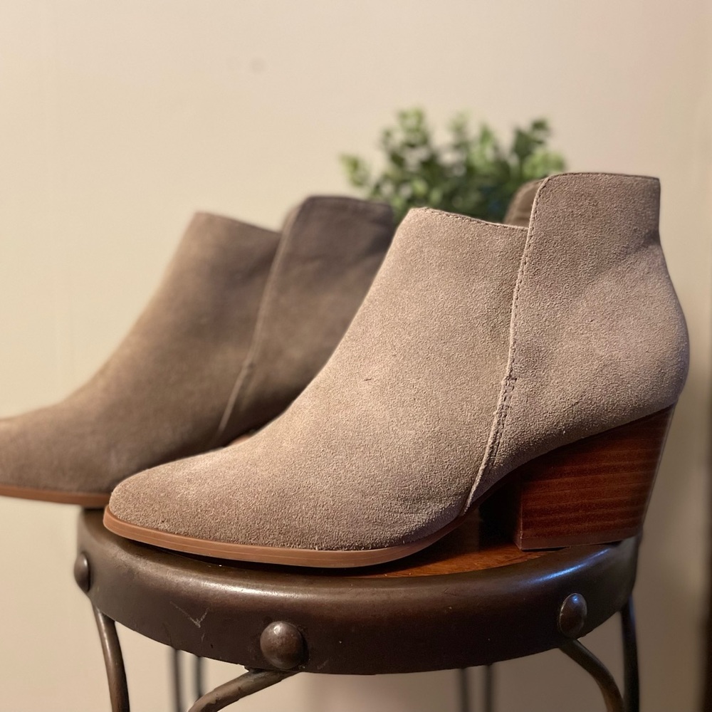 Dolce Vita Suede Ankle Boots size 9